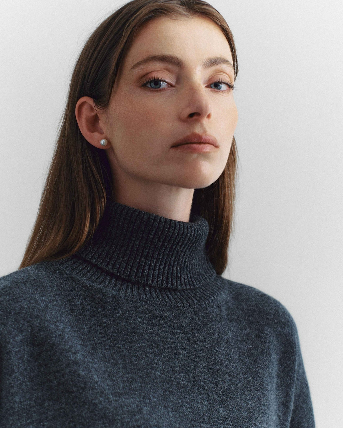Volta Turtleneck, Charcoal - Casa Nodale