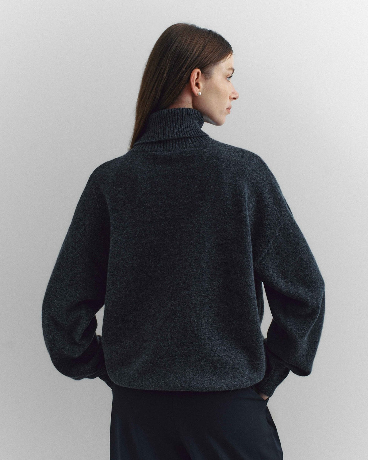 Volta Turtleneck, Charcoal - Casa Nodale